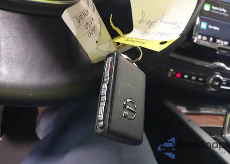 2023 Volvo Xc60 Recharge Plug-In Hybrid T8 Plus Bright Theme из США, поврежденный, VIN YV4H60DN4P1301007